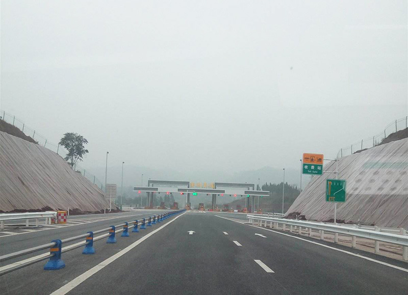 �Ĵ�����������ٹ�·����������Ŀ